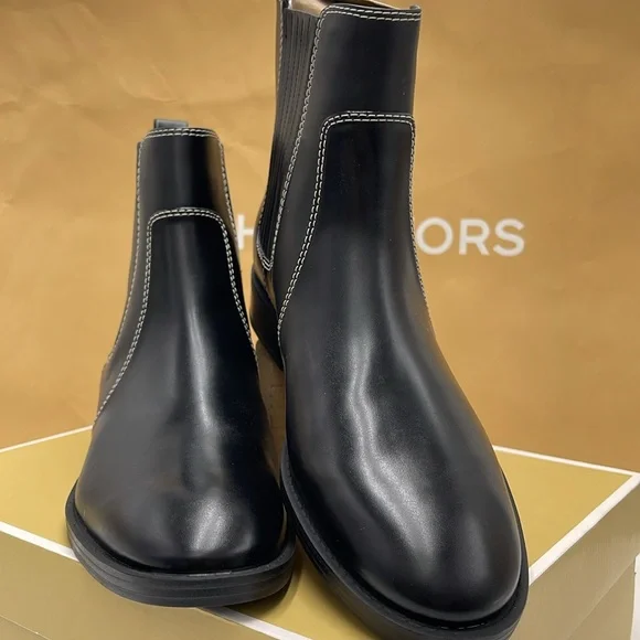 Michael Kors ELLA FLAT BOOTIE
FAUX LEATHER
49F4ELFE5L
BLACK - Picture 7 of 16